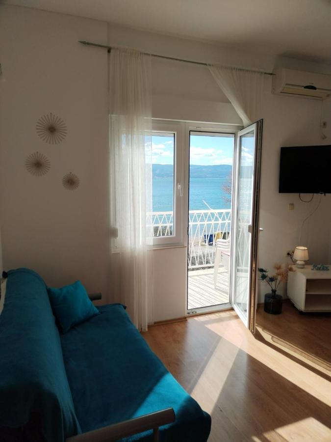 Apartments By The Sea Duce, Omis - 2731 ドゥギ・ラット エクステリア 写真